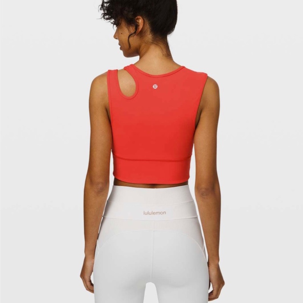 SOLD - NWT Lululemon Mastered Motion Cropped Tank - Picture 5 of 7